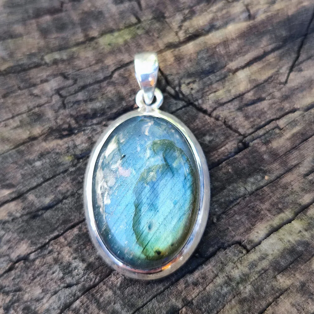 Ethnischer Anhänger aus 925er Silber mit Stein – POHAR