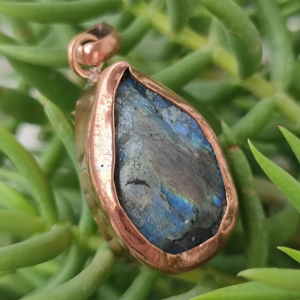 Handmade Copper Pendant with Stone - GUTPURNA