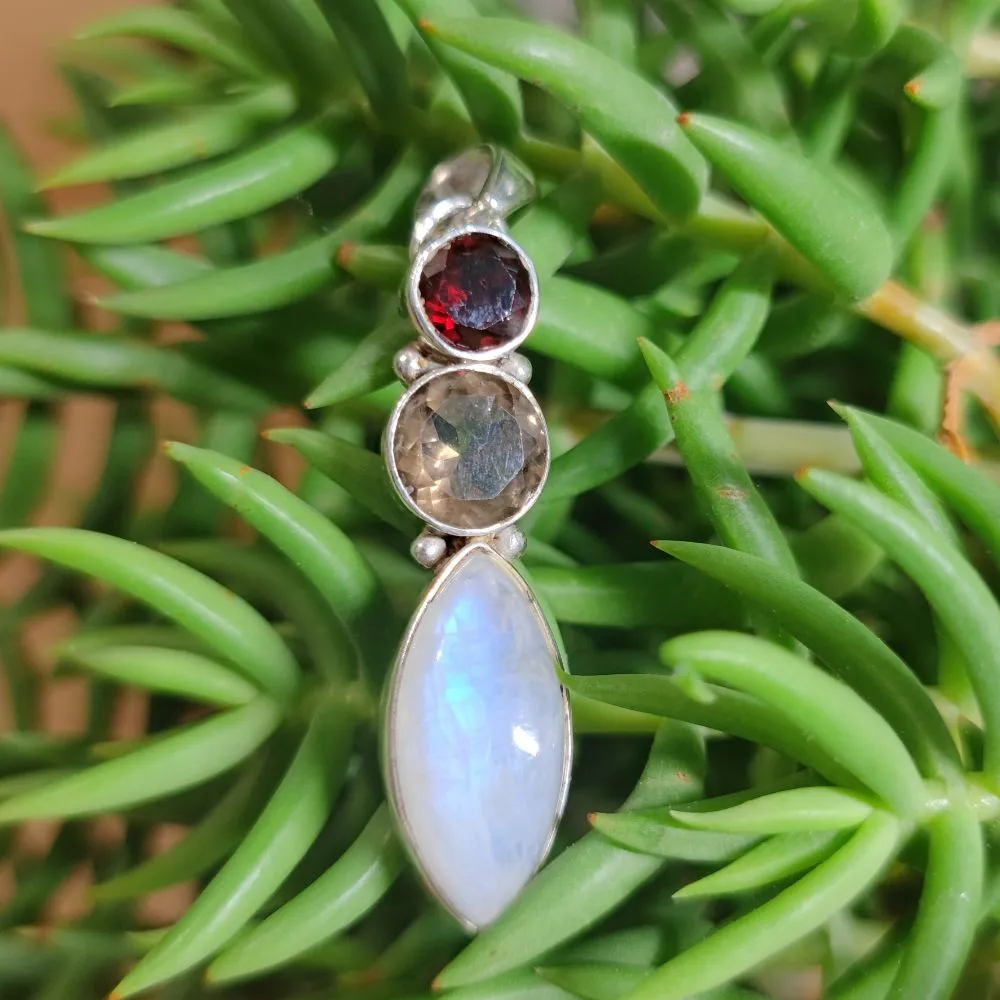 Ethnic pendant in 925 silver with stone - AMAWAN