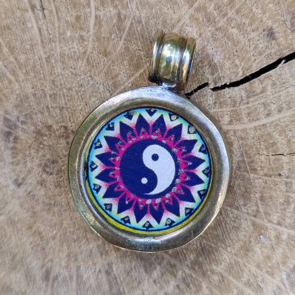 Ciondolo tradizionale in ottone Tao