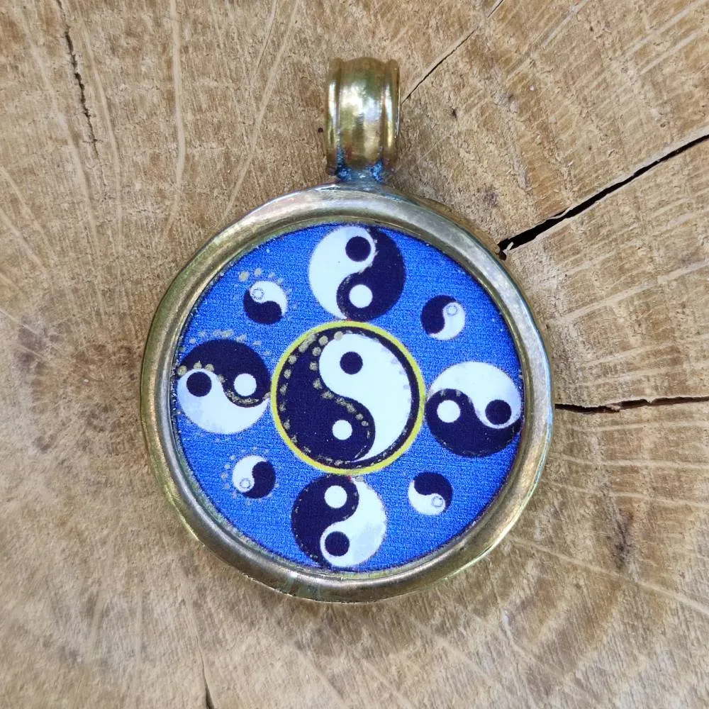 Ciondolo tradizionale in ottone Tao Blu