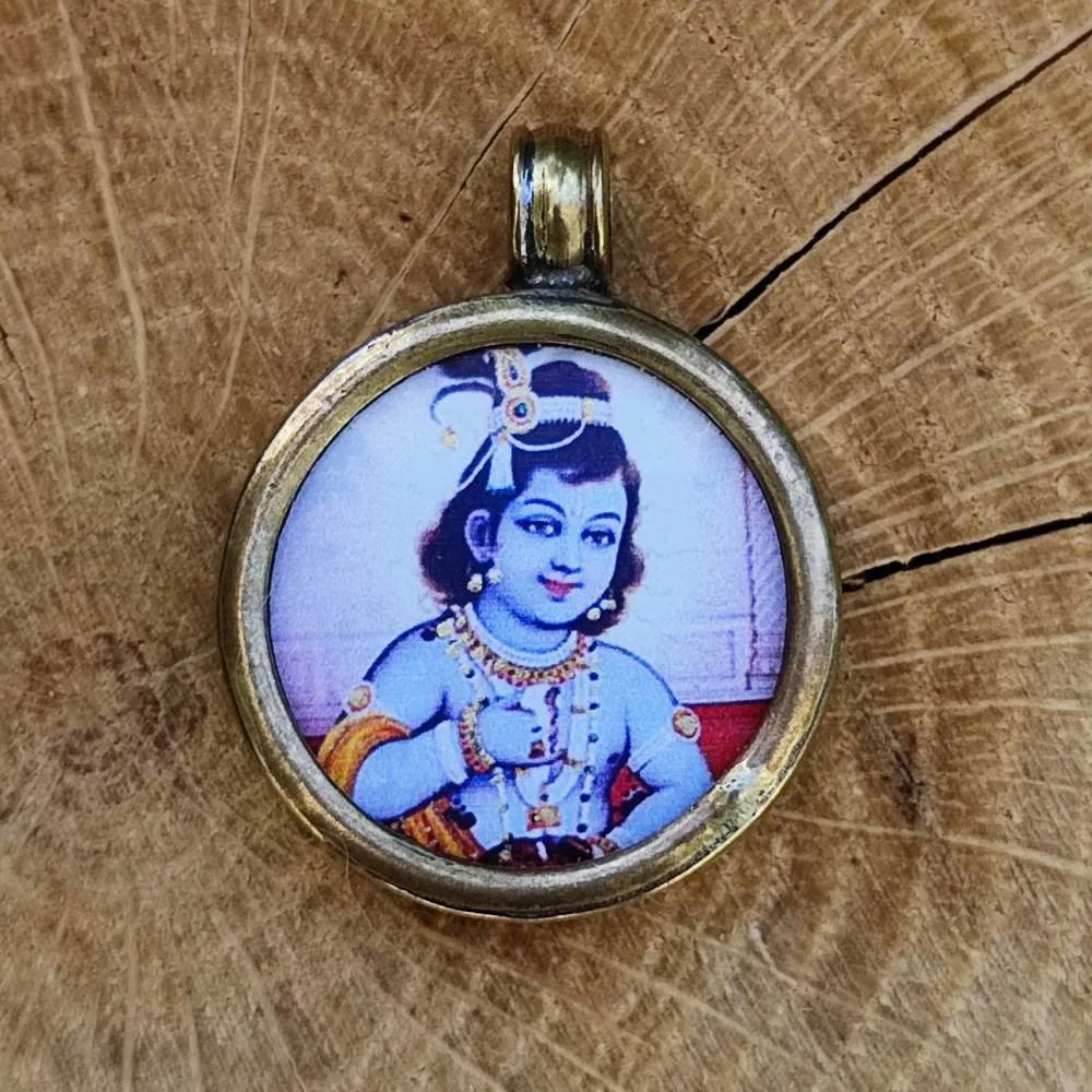 Ciondolo tradizionale indiano in ottone con Krishna