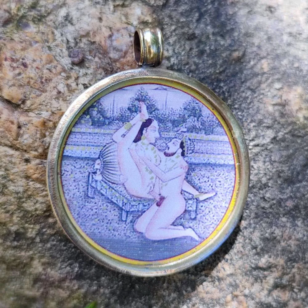 Ciondolo indiano in ottone Kāma Sūtra - KANPUR