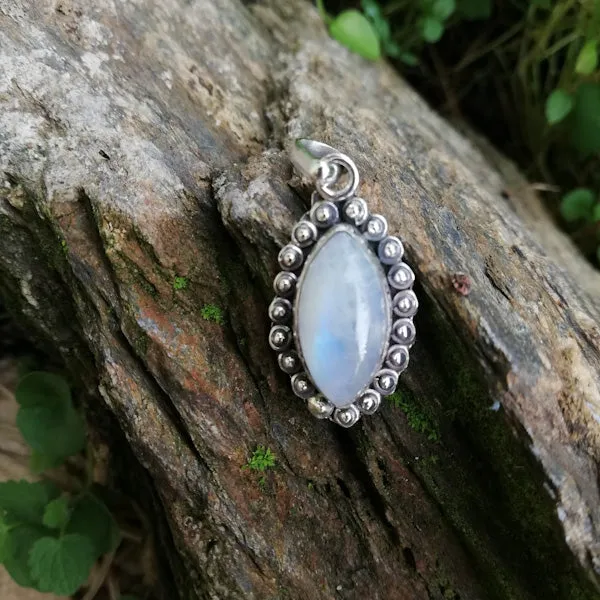 Ciondolo NIRUPA con pietra PIETRA DI LUNA  in argento 925 Ciondolo artigianale