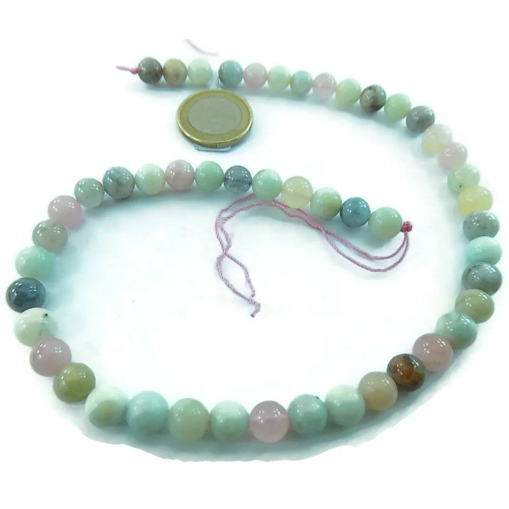 un filo di acquamarina naturale variegata e quarzo rosa cabochon diametro 8 mm.