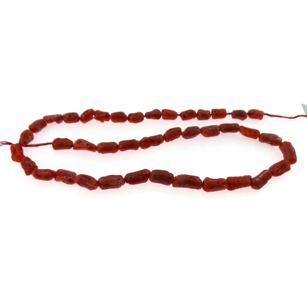 un filo di corallo semigrezzo rosso/arancio naturale cilindri irregolari