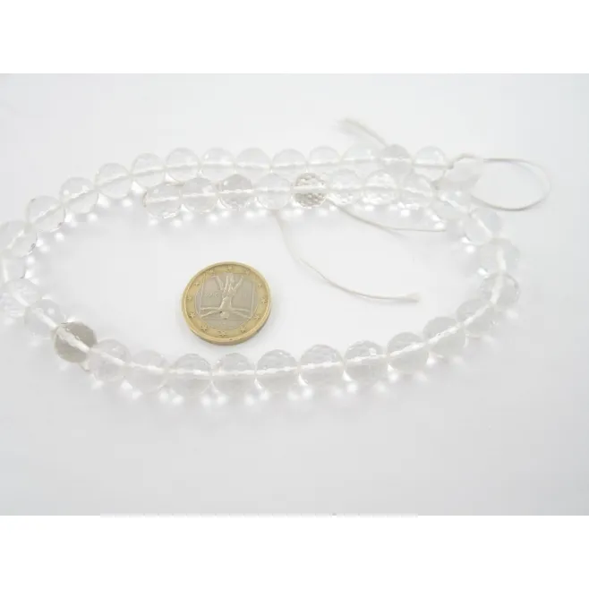 un filo di cristallo di rocca sfaccettato diametro 10 mm.