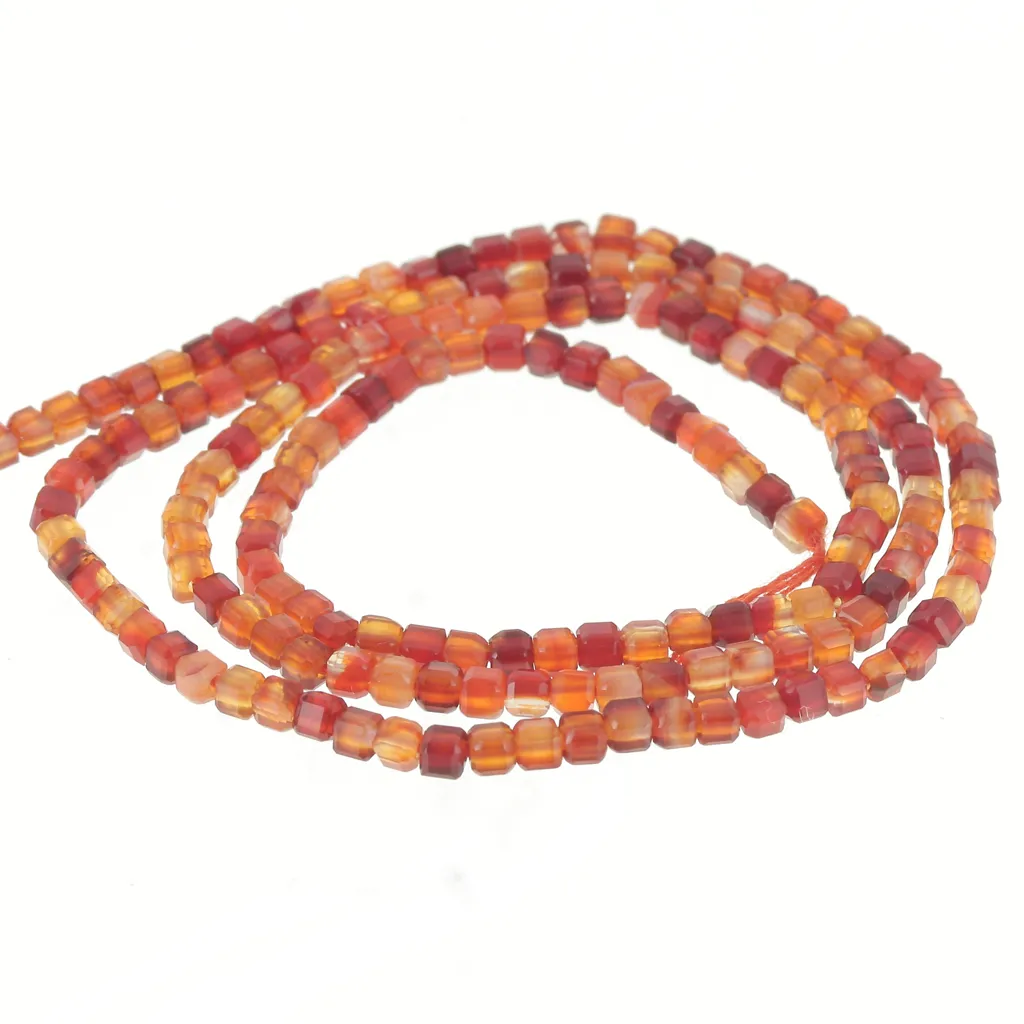 Perle cubiche sfaccettate 2,5x2,5 mm in pietra semipreziosa colorata - Corniola x40cm