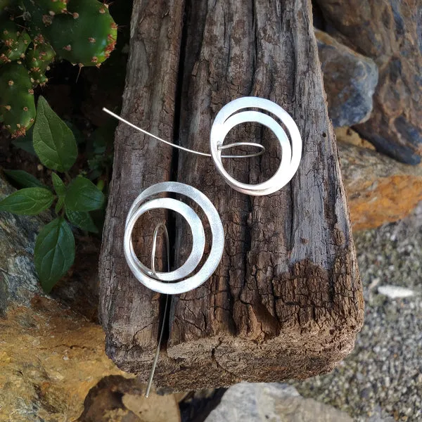 ORECCHINI WARHOL a cerchio ARGENTO satinato artigianali | Campanelle in argento