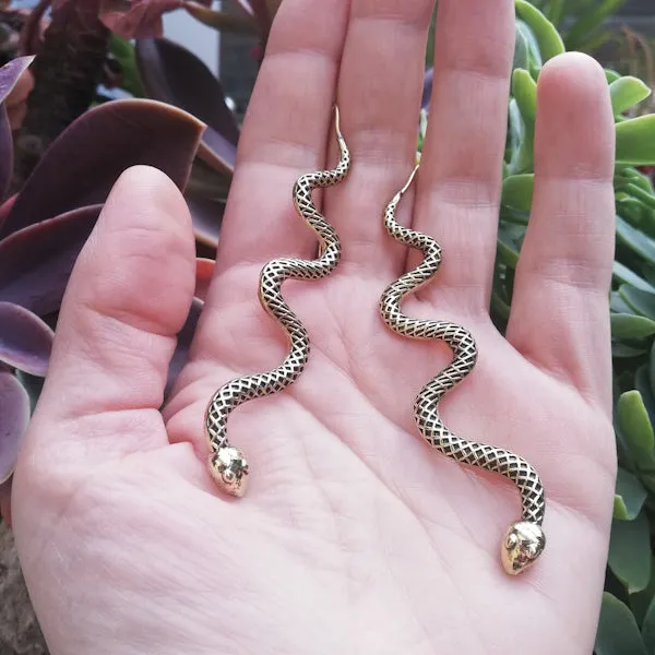 Orecchini etnici in ottone con serpenti - DHAVAL