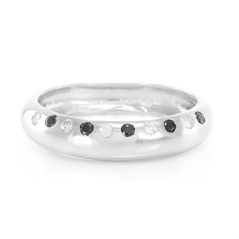 Anello in argento con Zaffiro Bianco e Spinello Nero