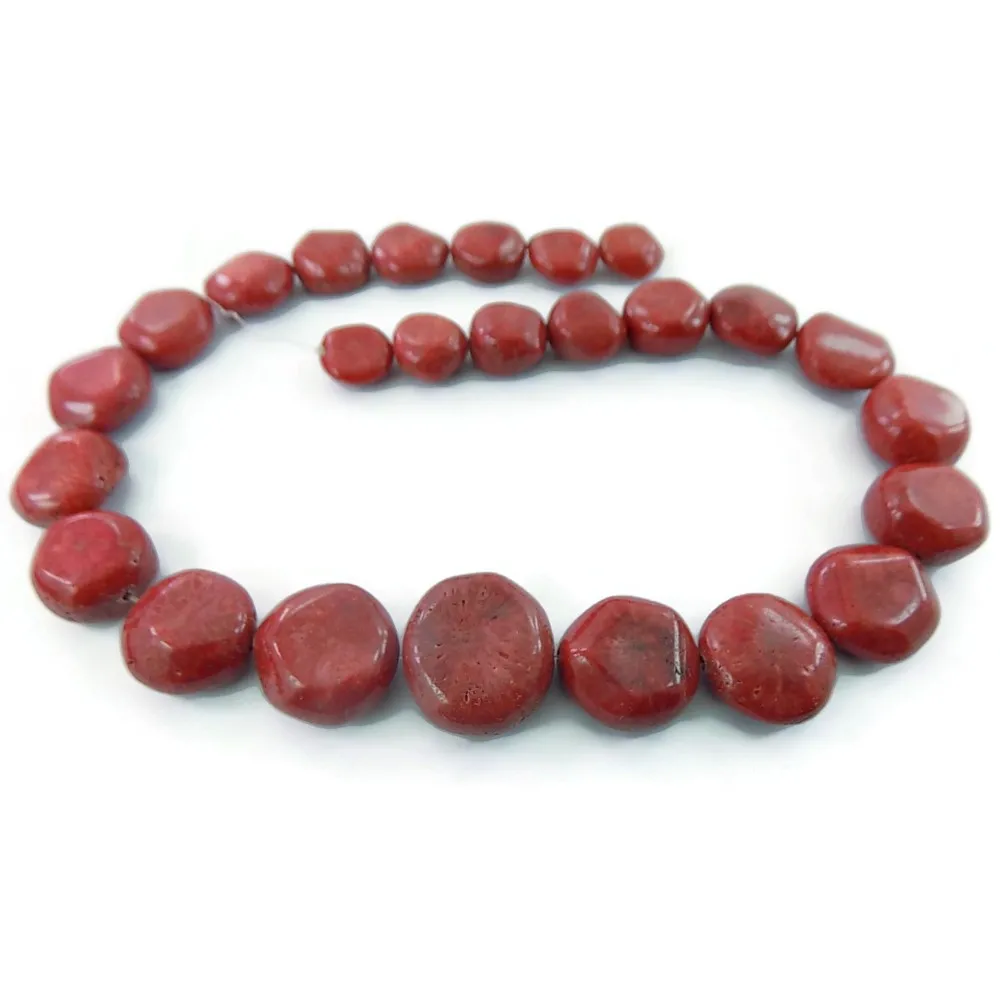 un filo di corallo bambù rosso semigrezzo forme irregolari